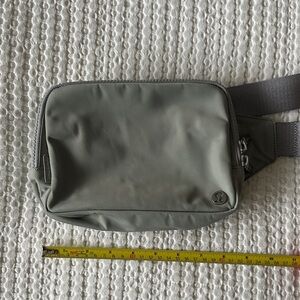 Lululemon Belt bag gray ( it’s the bigger one )